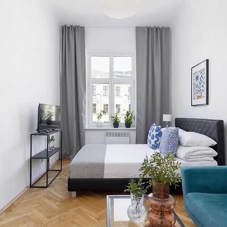 1-Bedroom Apartment - 65 Dluga Street Krakau Buitenkant foto