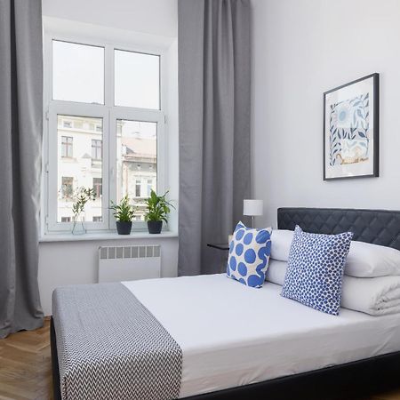 1-Bedroom Apartment - 65 Dluga Street Krakau Buitenkant foto
