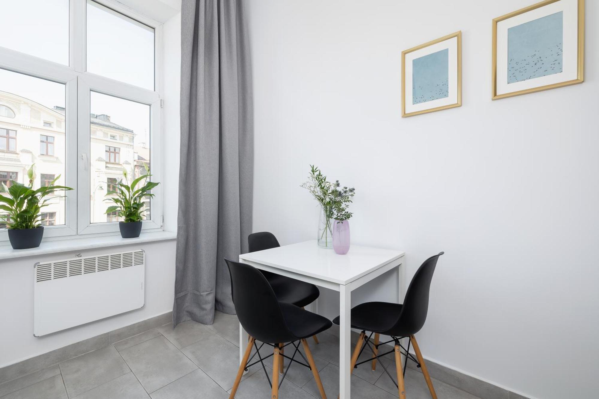 1-Bedroom Apartment - 65 Dluga Street Krakau Buitenkant foto