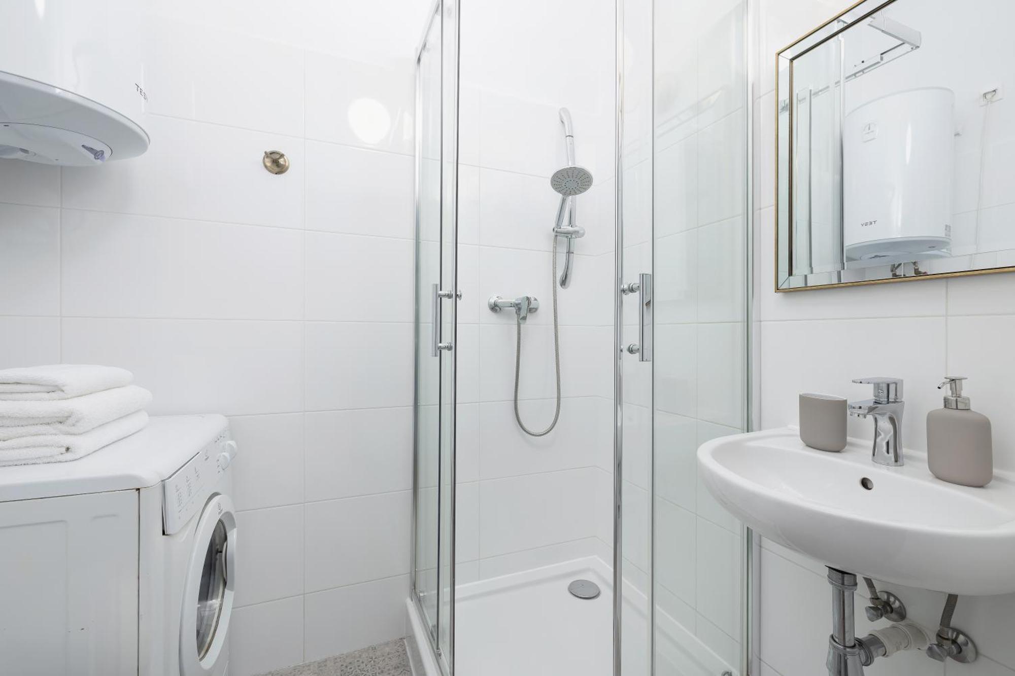 1-Bedroom Apartment - 65 Dluga Street Krakau Buitenkant foto