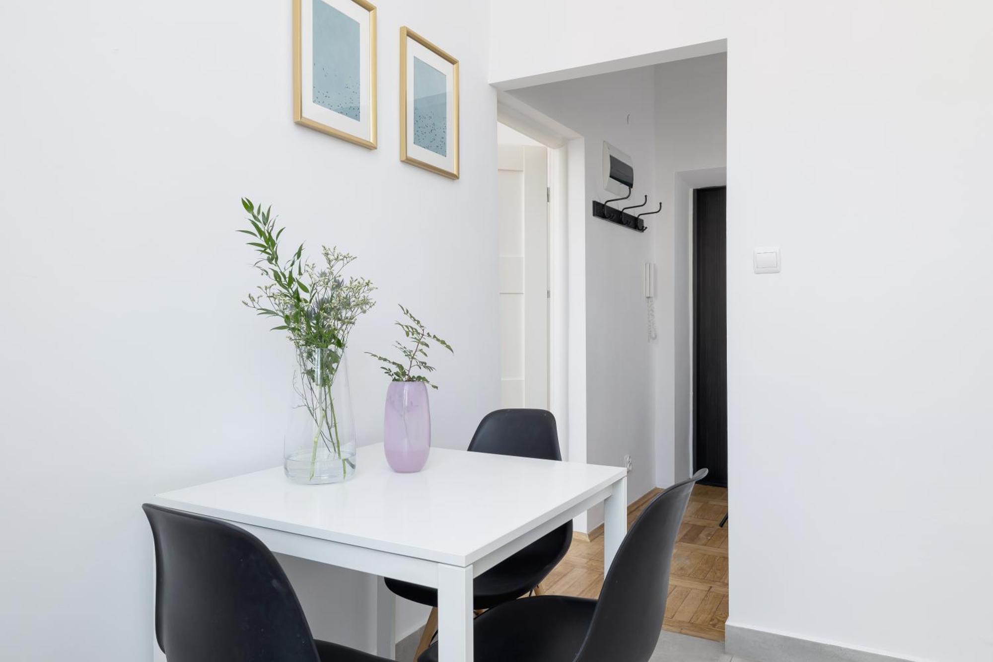 1-Bedroom Apartment - 65 Dluga Street Krakau Buitenkant foto