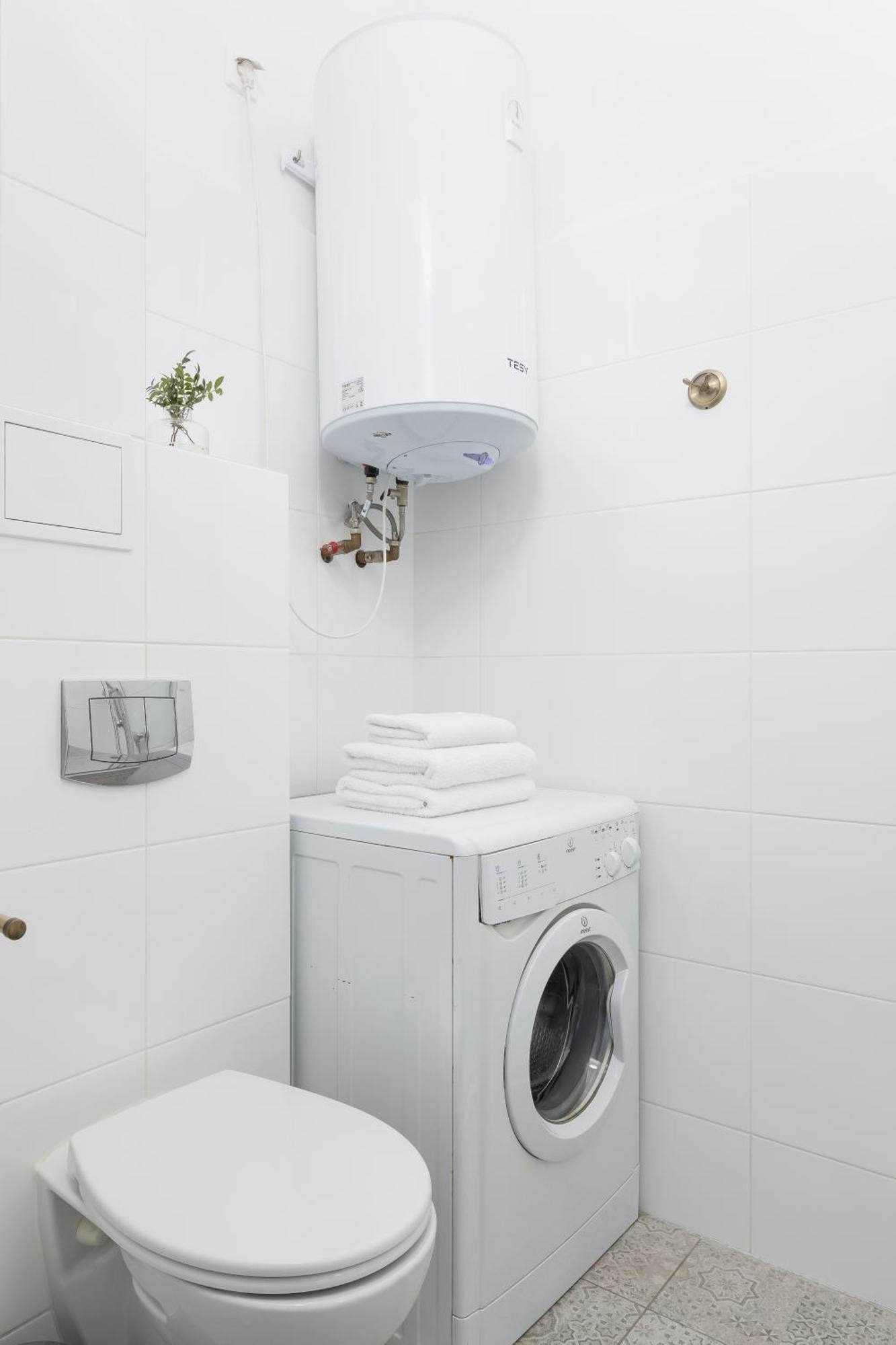1-Bedroom Apartment - 65 Dluga Street Krakau Buitenkant foto