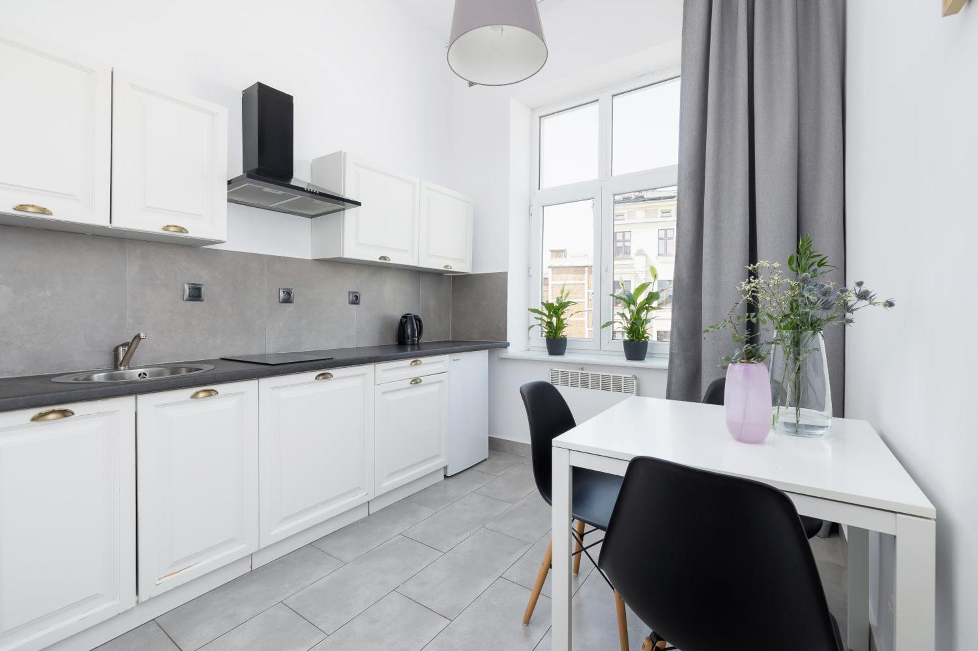 1-Bedroom Apartment - 65 Dluga Street Krakau Buitenkant foto